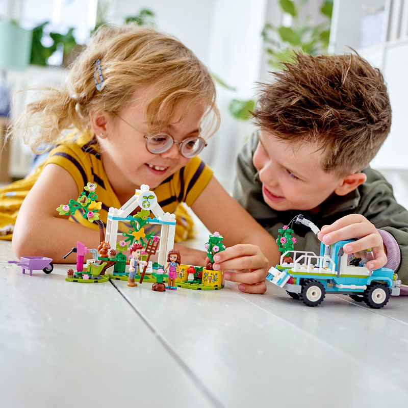 LEGO Friends Tree-Planting Vehicle (41707) | LEGO